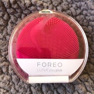 Foreo: Luna Facial Cleansing Device
